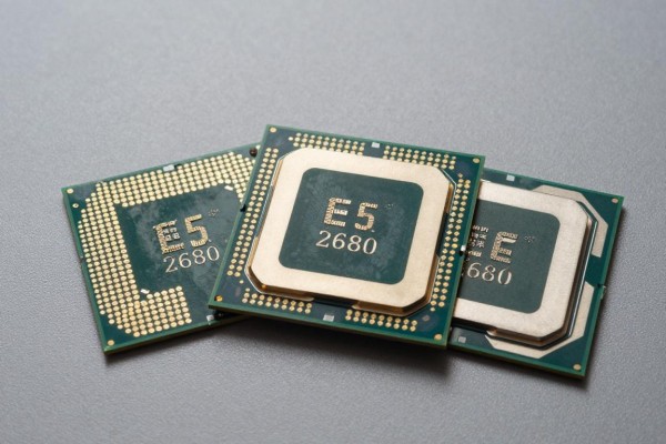 e5 2680和哪些CPU性能接近
