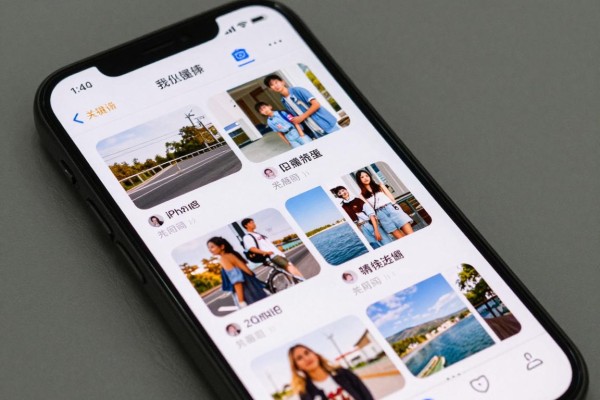 iPhone相册里能直接拼图吗?