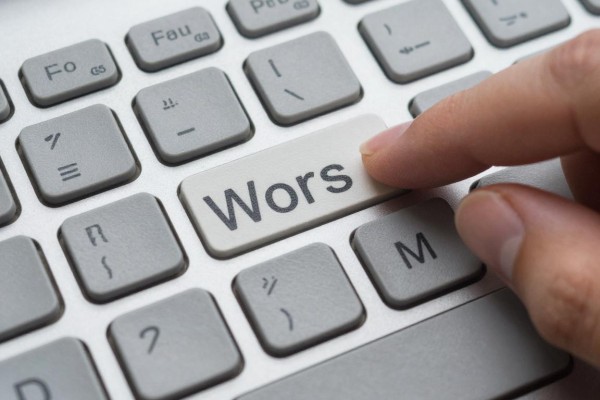 Word敲字后文字被自动吃掉?