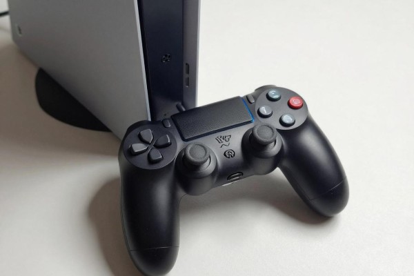 PS4手柄怎么连上主机